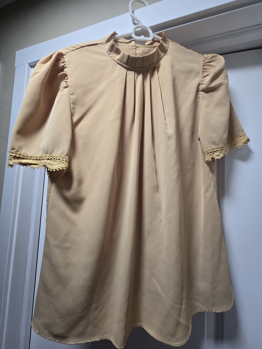 Source Unknown Pale Yellow Puff Sleeve Blouse with Lace Trim